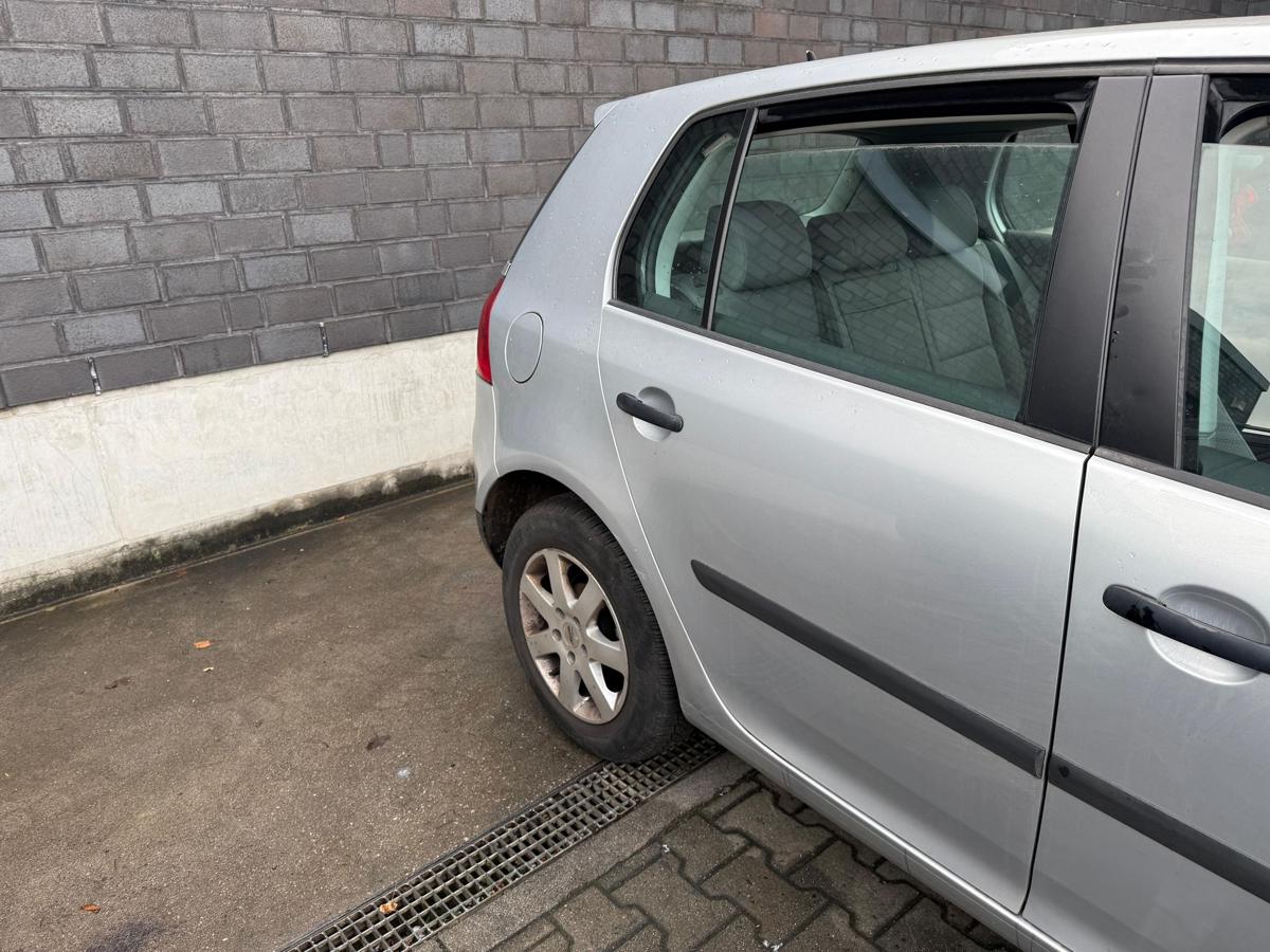 VW Golf 5 original T&uuml;r hinten rechts LA7W Reflexsilber Flie&szlig;heck BJ04